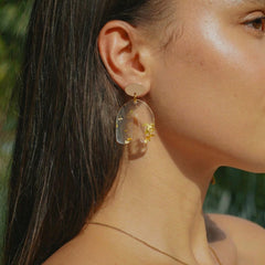 Goldbogen – Transparente Acryl Ohrringe mit Blattgold | Handgemachte Statement Ohrringe | ZIMI Jewelry