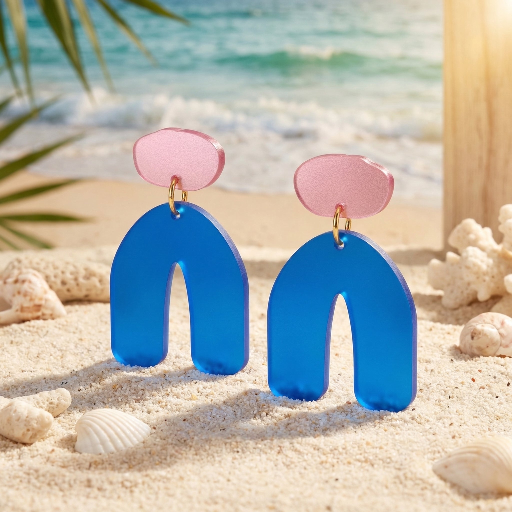 Zuckerbogen – Königsblau Bogen-Ohrringe satiniert | Rosa Metallic-Stecker | Handgemachte Statement Ohrringe | ZIMI Jewelry