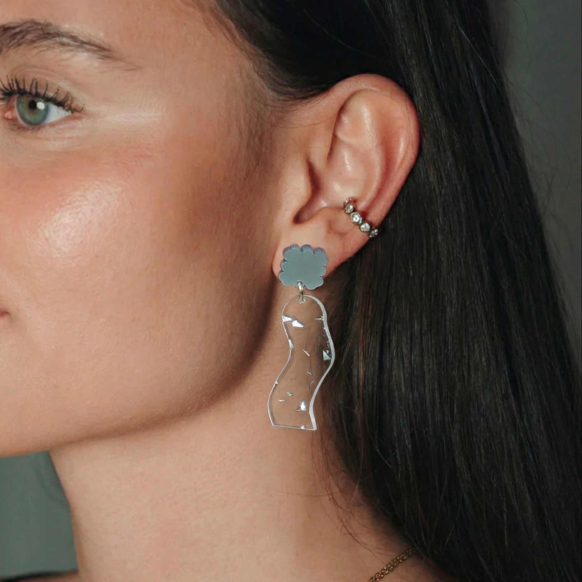 Silberwelle – Transparente Acryl Ohrringe mit Blattsilber | Handgemachte Statement Ohrringe | ZIMI Jewelry