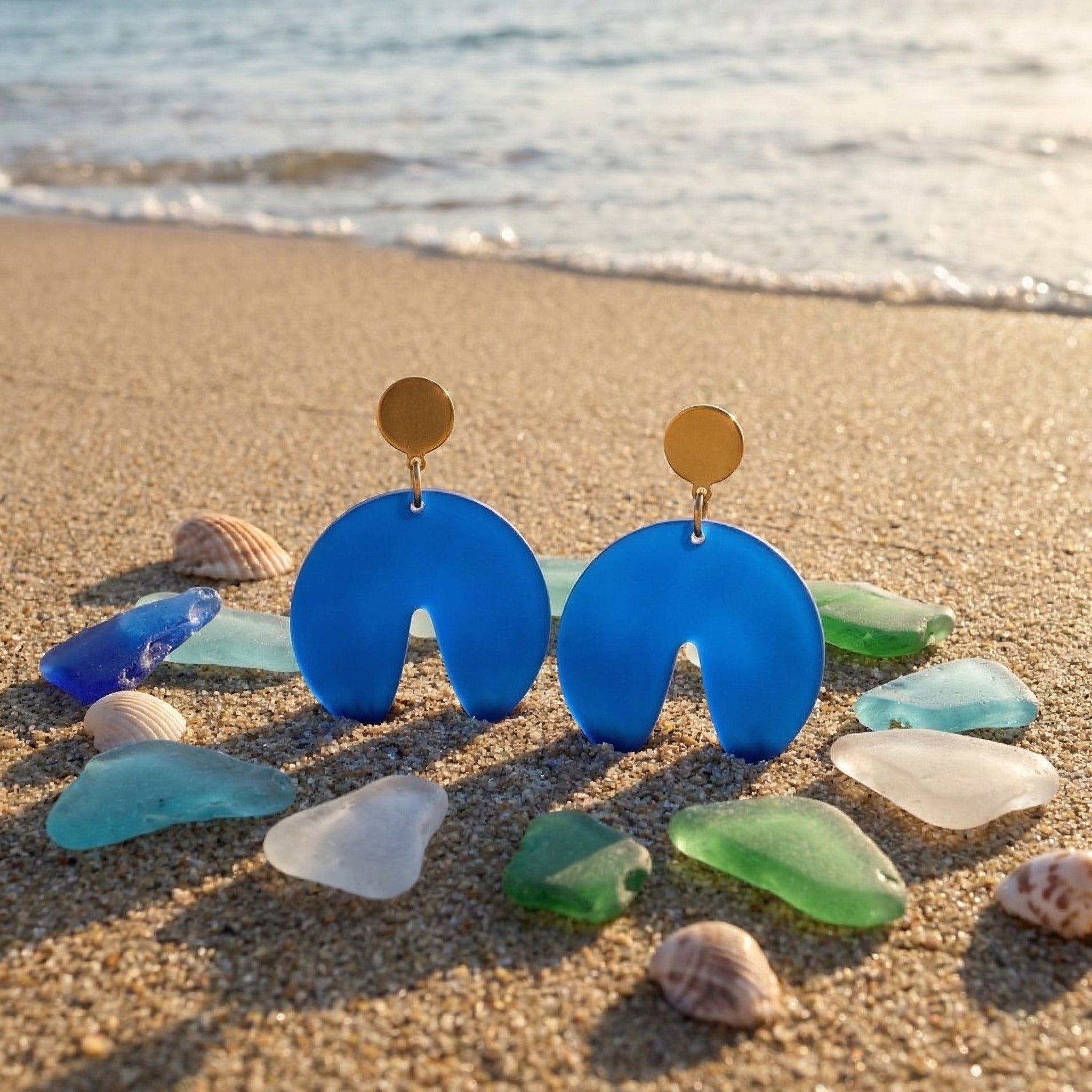 Blaumond – Royalblau Scheiben-Ohrringe satiniert | 18k vergoldet Edelstahlstecker | Handgemachte Statement Ohrringe | ZIMI Jewelry