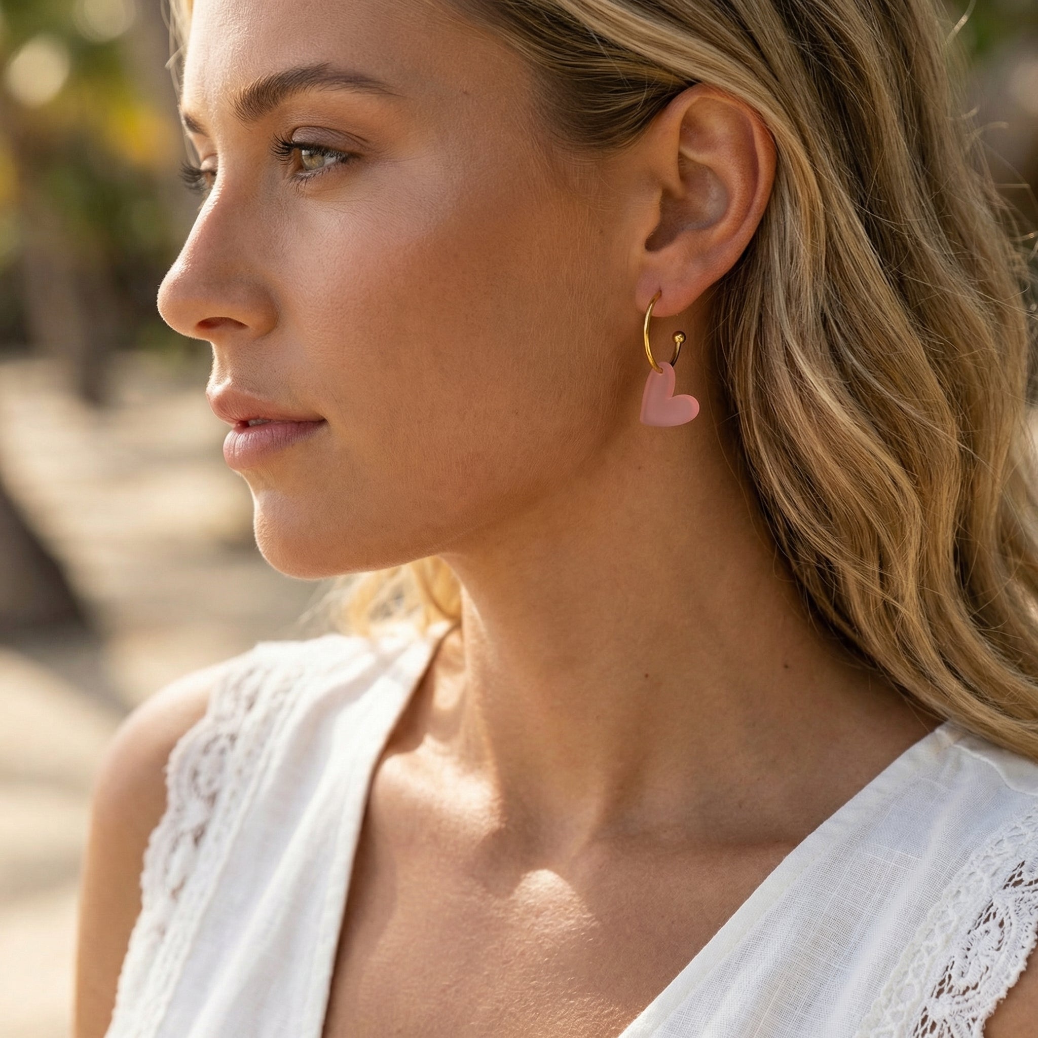 Herzcreole Rosenherz – 18k Gold Creole mit rosa Herzanhänger | Mix & Match | ZIMI Jewelry