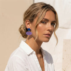 Lilawolke – Lila Wolken-Ohrringe mit Blau-Stecker | Handgemachte Statement Ohrringe | ZIMI Jewelry