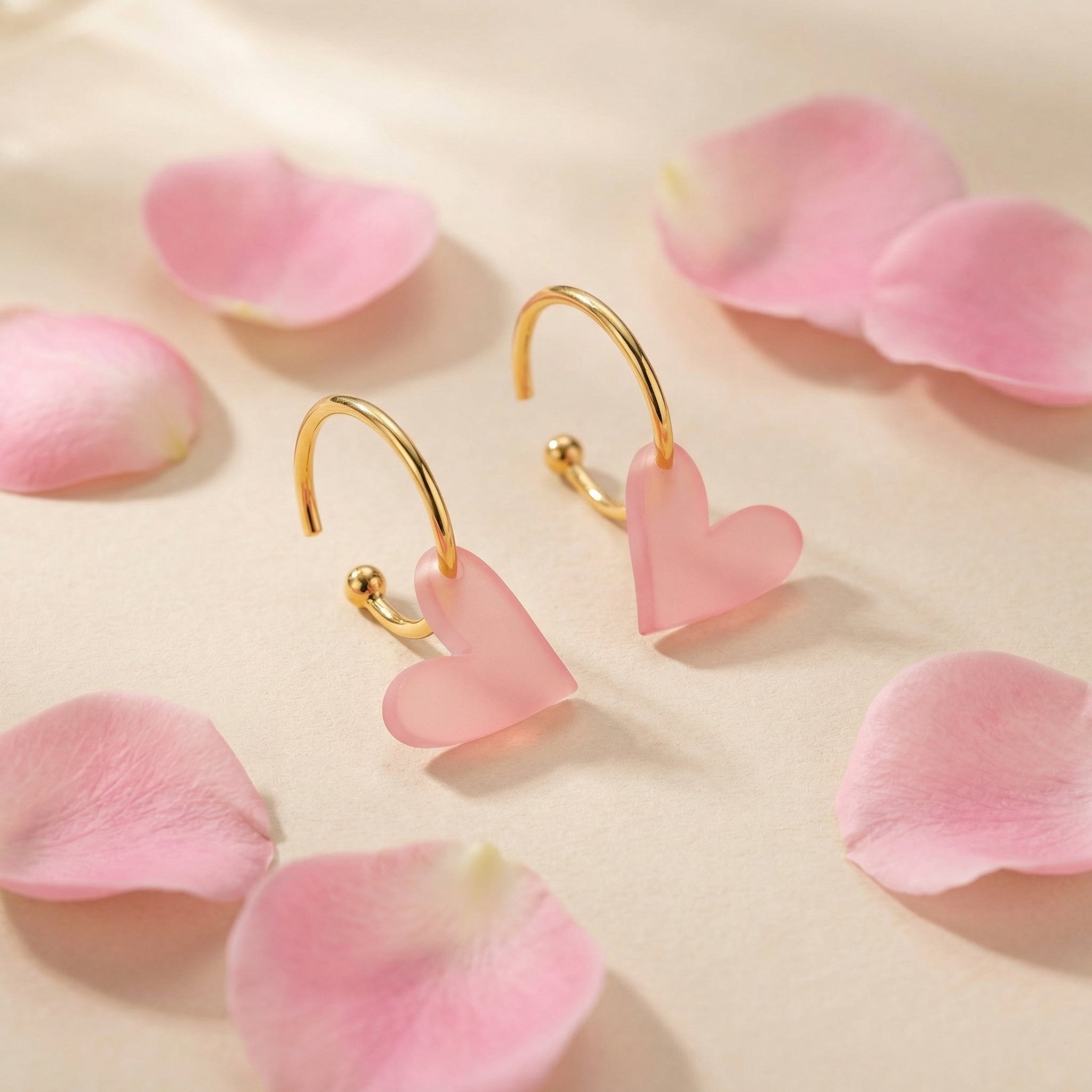 Herzcreole Rosenherz – 18k Gold Creole mit rosa Herzanhänger | Mix & Match | ZIMI Jewelry