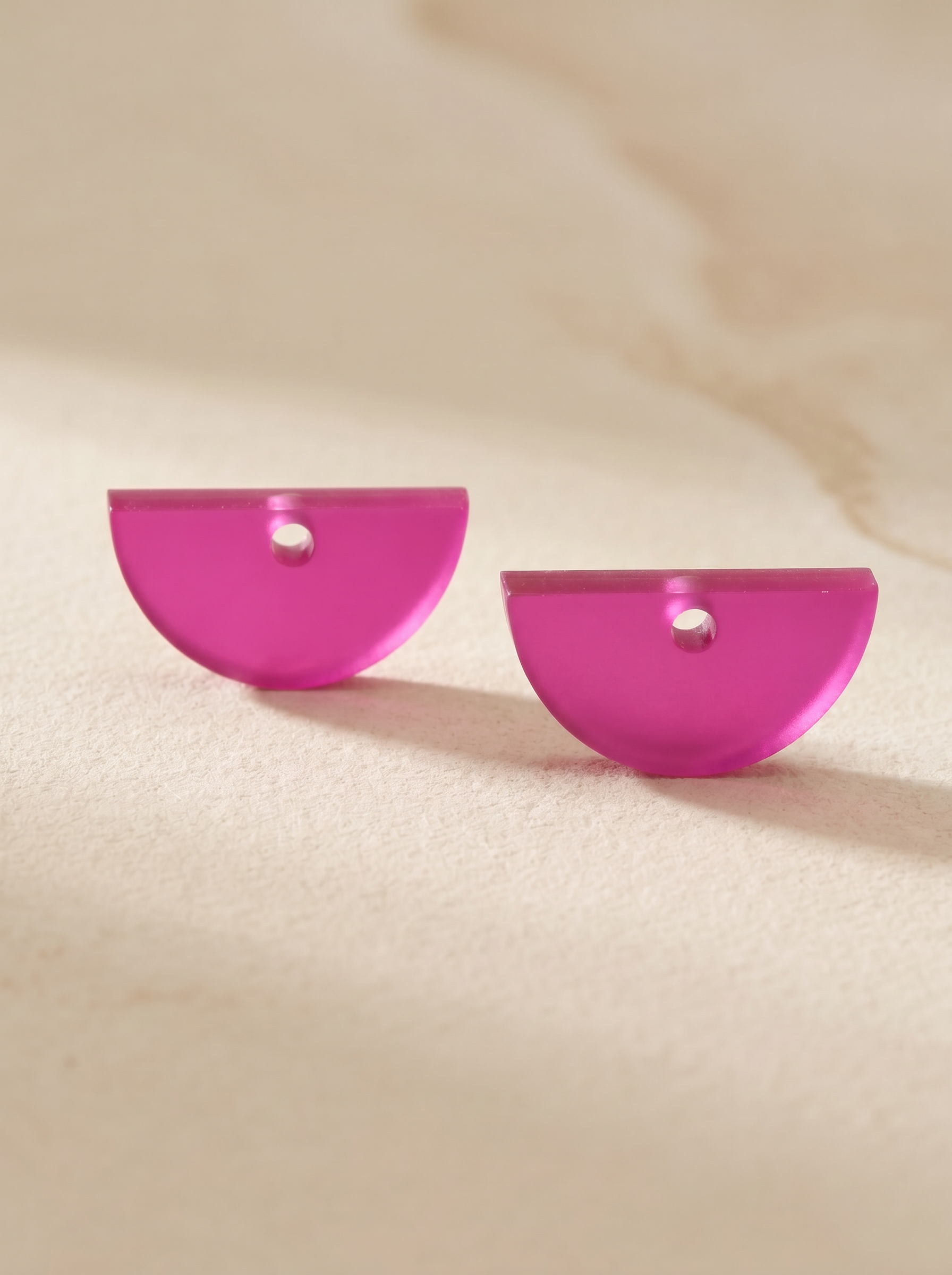 Wechselanhänger Halbmond Magenta | Mix & Match Anhänger zum Nachkaufen | Greencast Acryl handmade
