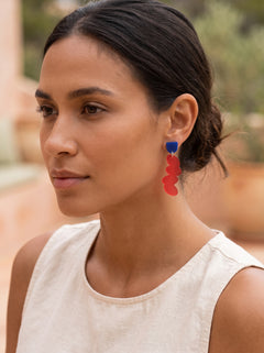 Ohrhänger, zweifarbige Ohrringe, bunte Ohrringe, Wellen Ohrringe, organische Ohrringe, statement Ohrringe, royalblaue Ohrringe, blaue Ohrringe, ziegelrote Ohrringe, rote Ohrringe, nickelfreie Ohrringe, Greencast Acryl, Acryl Ohrringe, leichte Ohrringe, handmade Ohrringe, Ohrringe Deutschland, Sommer Ohrringe, ZIMI Jewelry