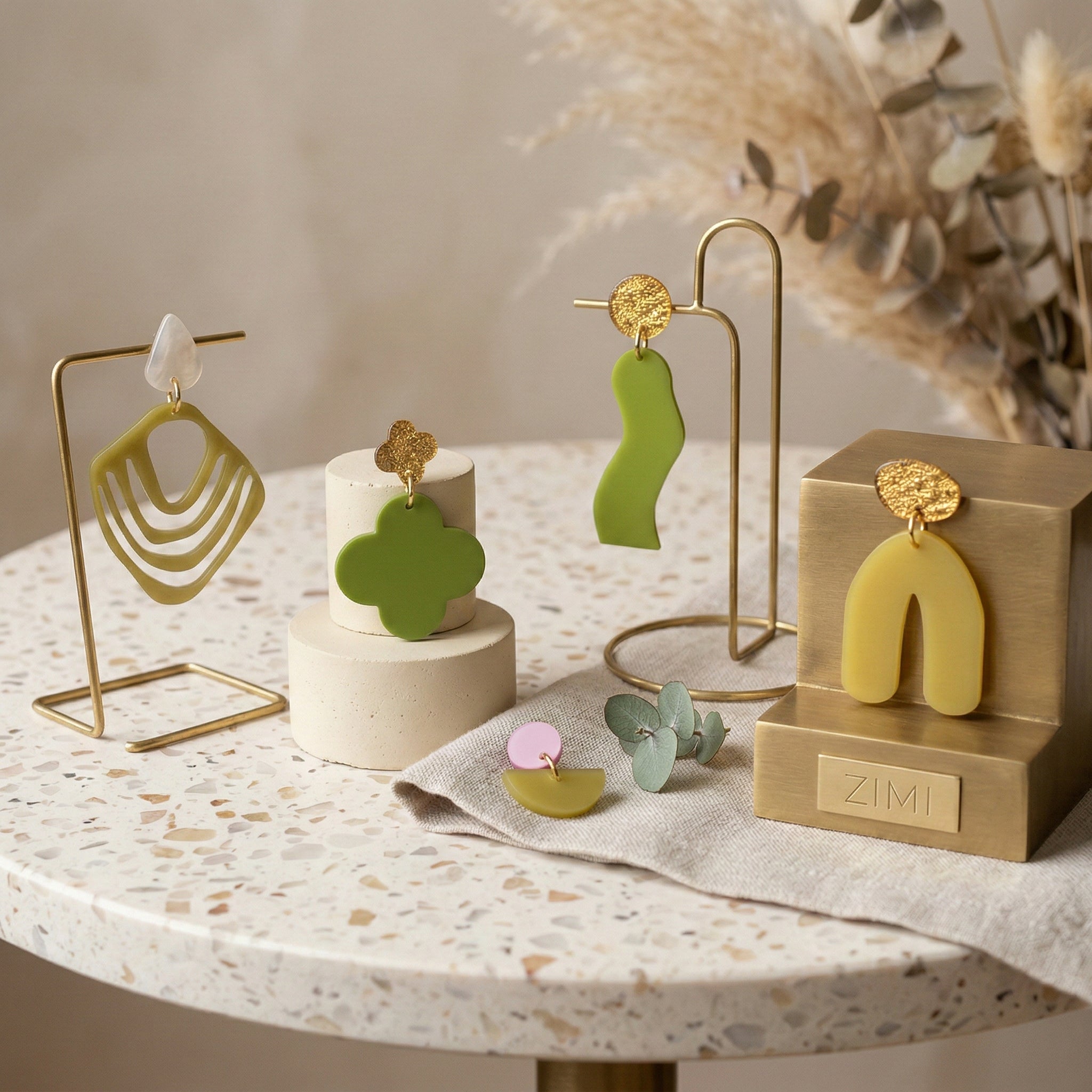 Acryl Ohrringe von ZIMI in grün Tönen 