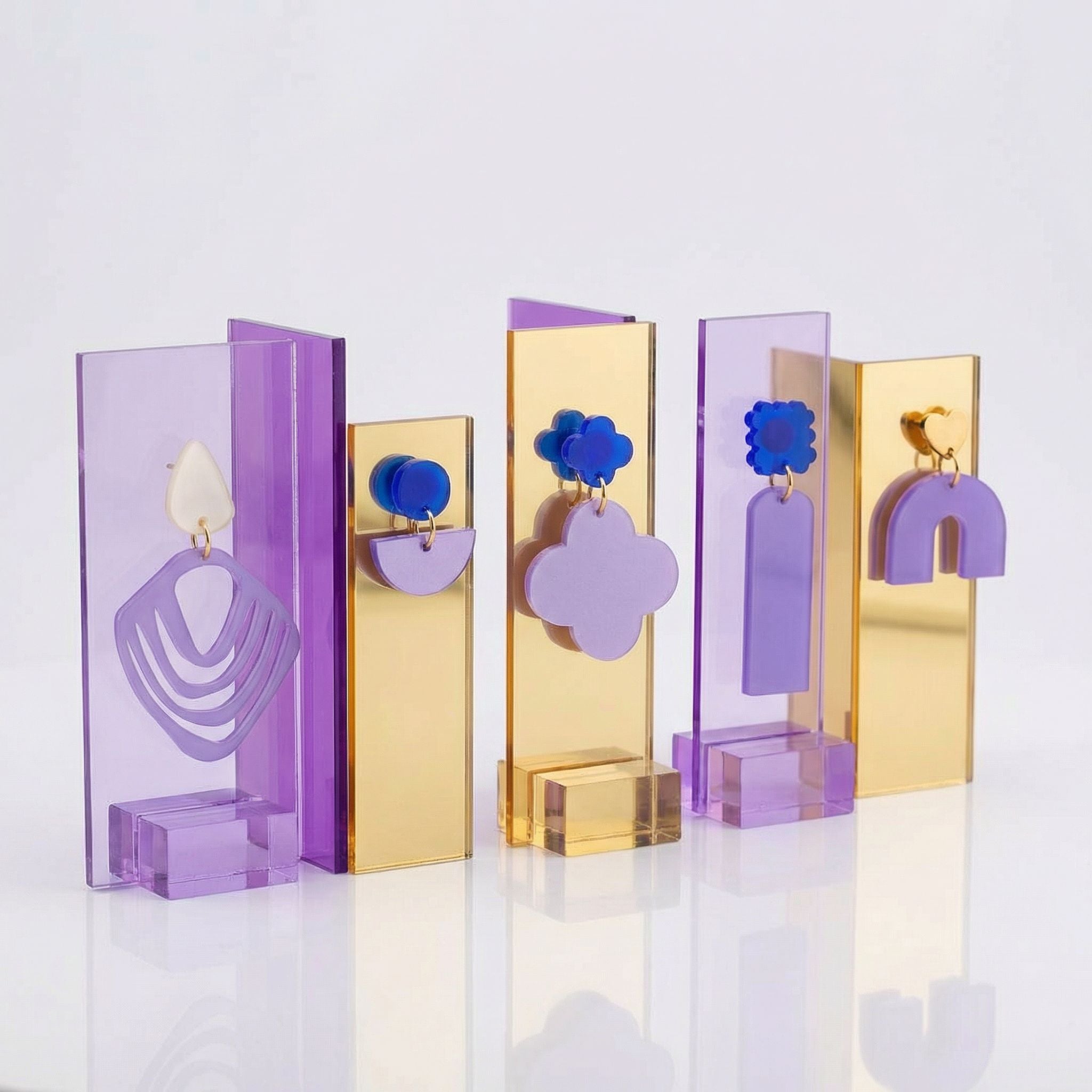 Schmuckstücke aus Acryl von ZIMI in Lila