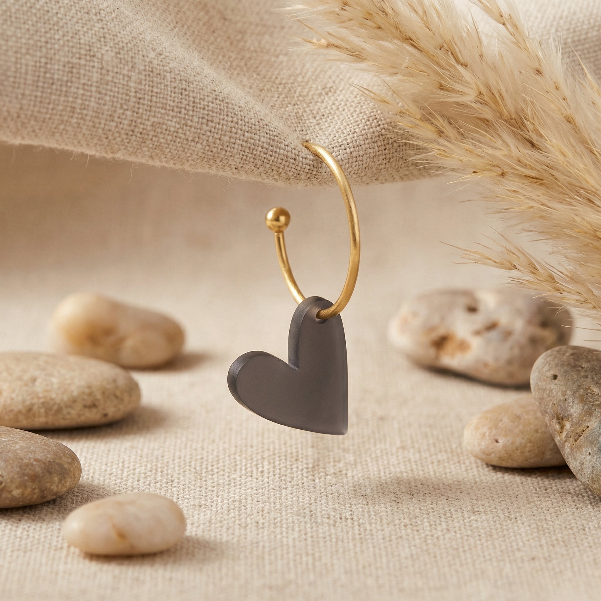 Herzcreole – 18k Gold Creole mit Herzanhänger | Mix & Match | Handgemacht | ZIMI Jewelry