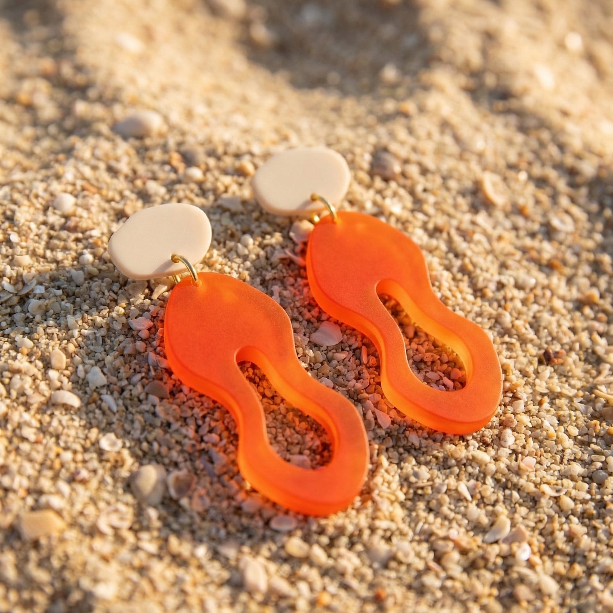 Sonnenform – Orange Organische Ohrringe satiniert | Creme Stecker | Handgemachte Statement Ohrringe | ZIMI Jewelry
