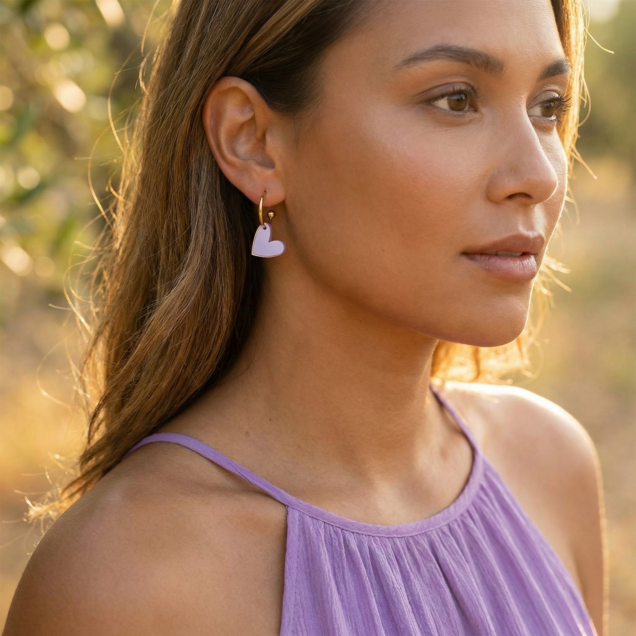 Herzcreole Perlherz – 18k Gold Creole mit Flieder Metallic-Herzanhänger | Mix & Match | ZIMI Jewelry