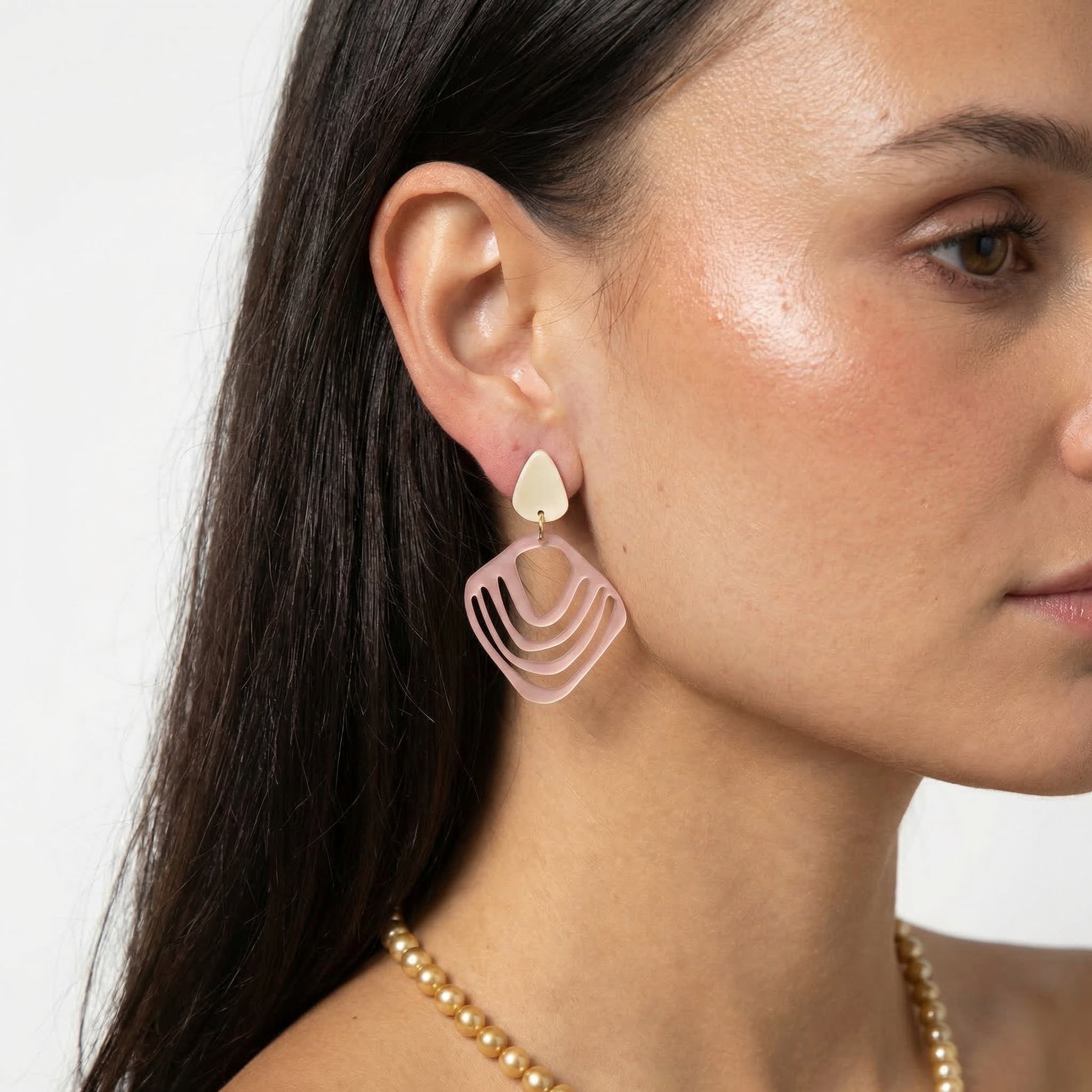 Rosenraute – Rose Rauten-Ohrringe satiniert elfenbein | Handgemachte Statement Ohrringe | ZIMI Jewelry