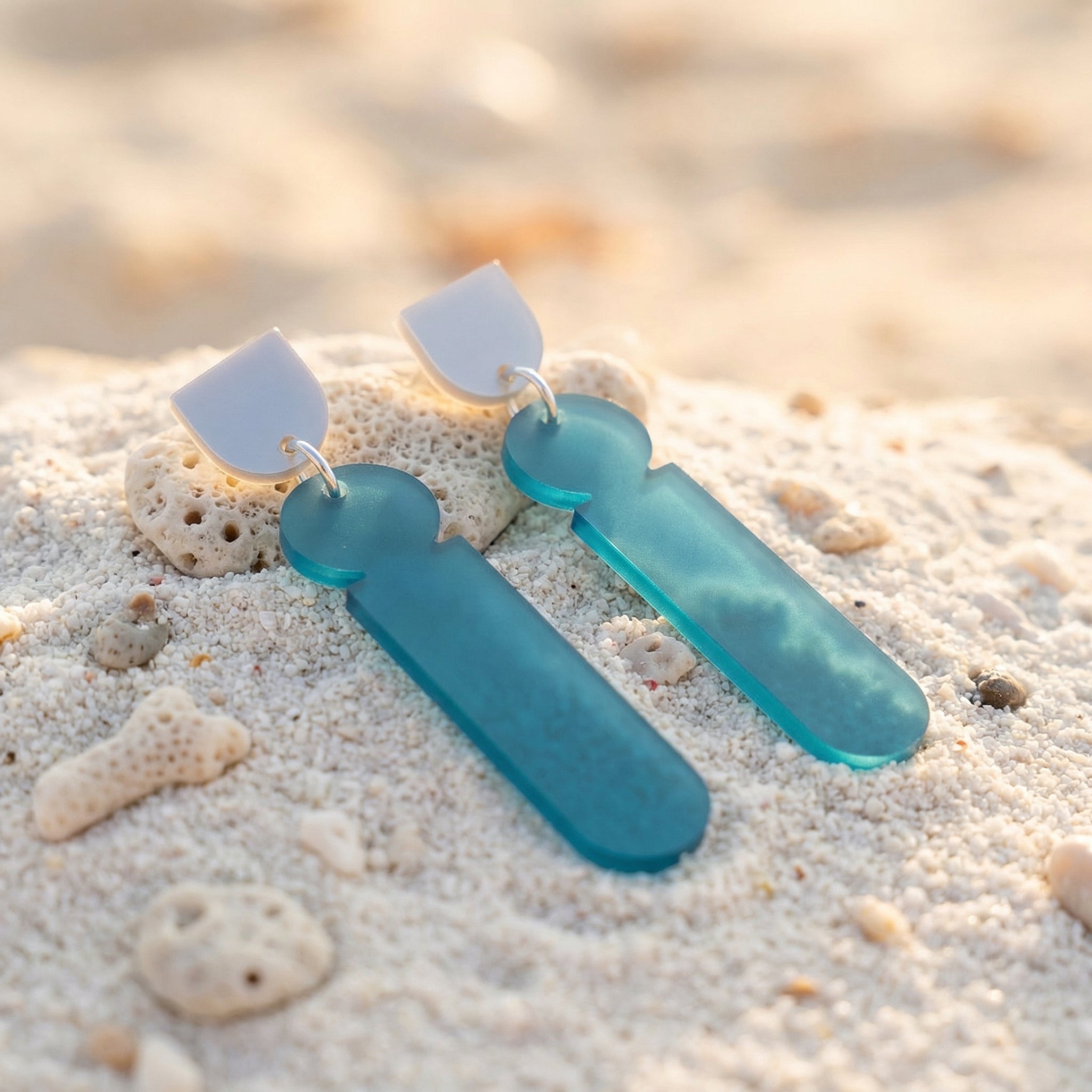 Meeressäule – Petrol Säule-Ohrringe satiniert hellgrau | Handgemachte Statement Ohrringe | ZIMI Jewelry