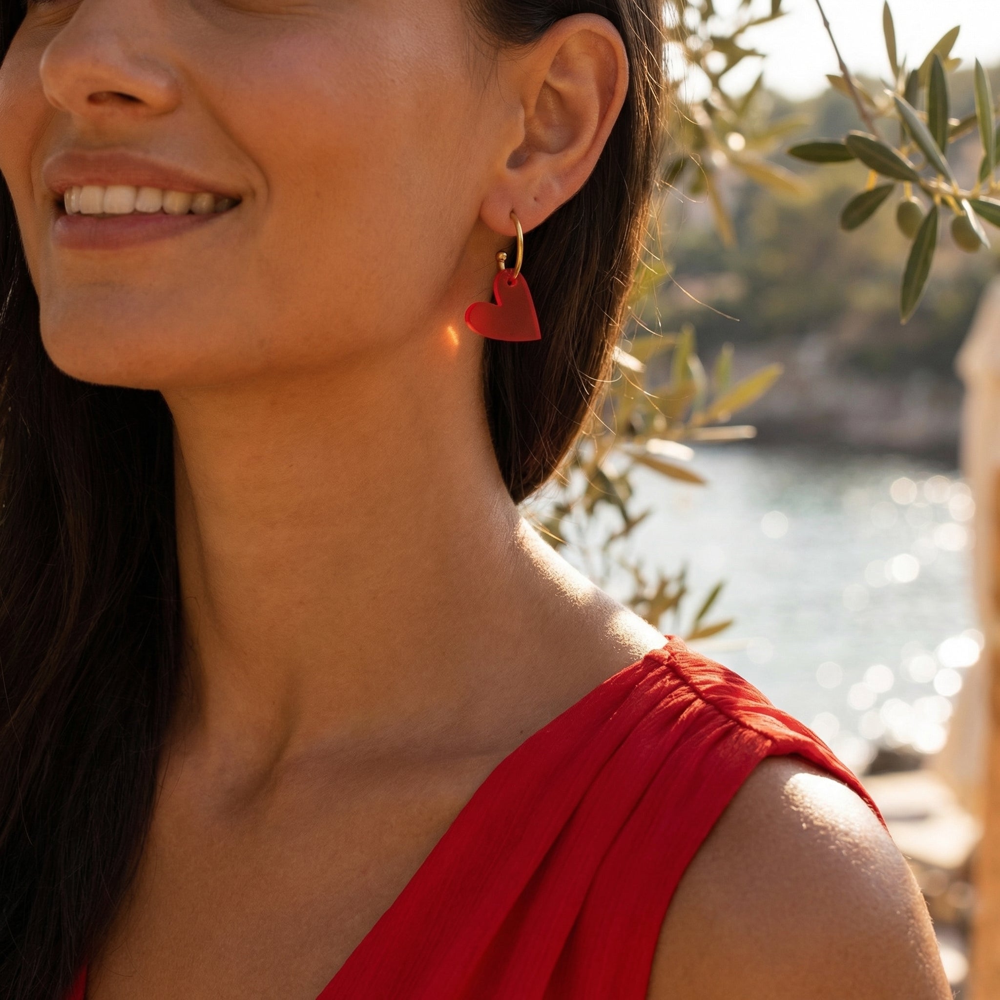 Herzcreole Feuerherz – 18k Gold Creole mit rotem Herzanhänger | Mix & Match | ZIMI Jewelry