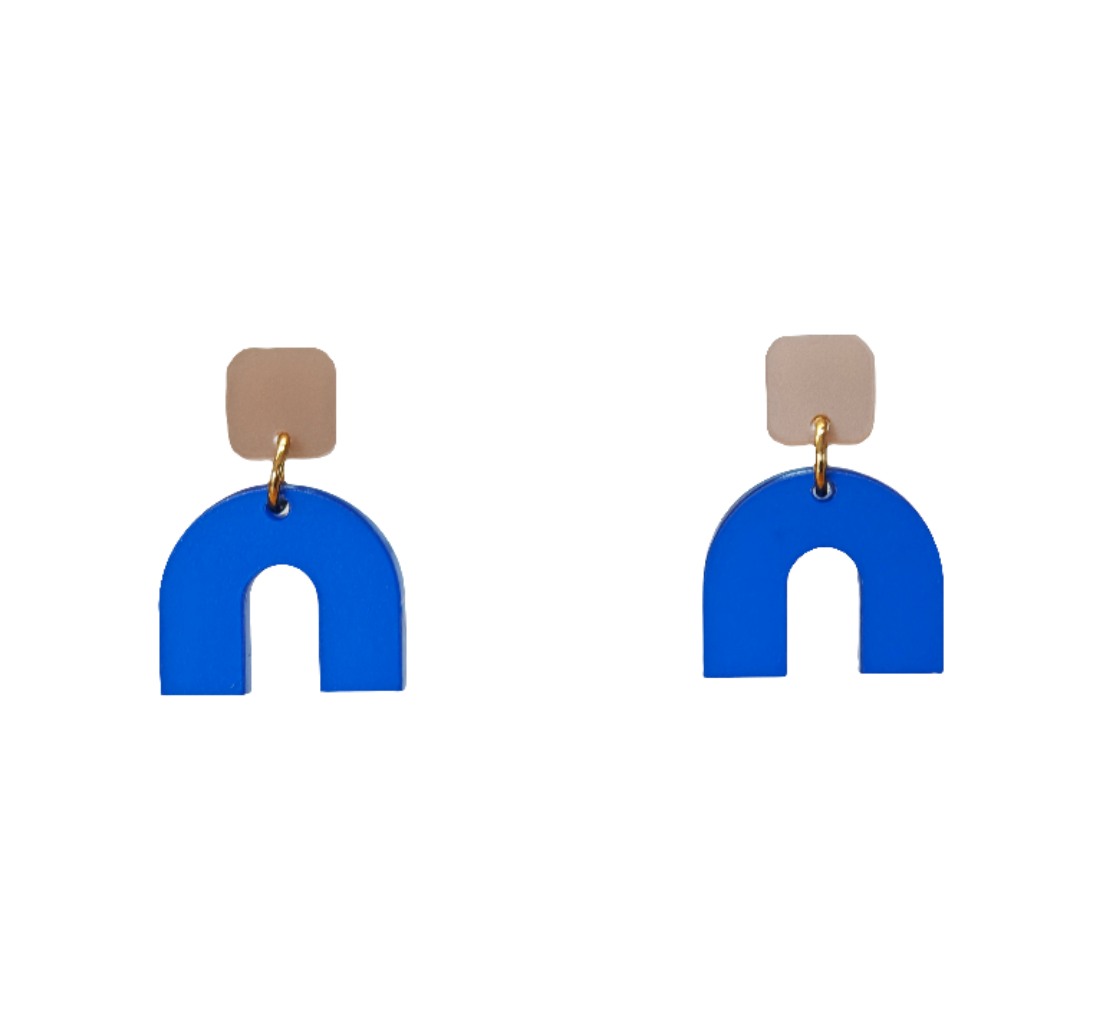 Königsbogen – Royalblau Bogen-Ohrringe satiniert | Creme Stecker | Handgemachte Statement Ohrringe | ZIMI Jewelry