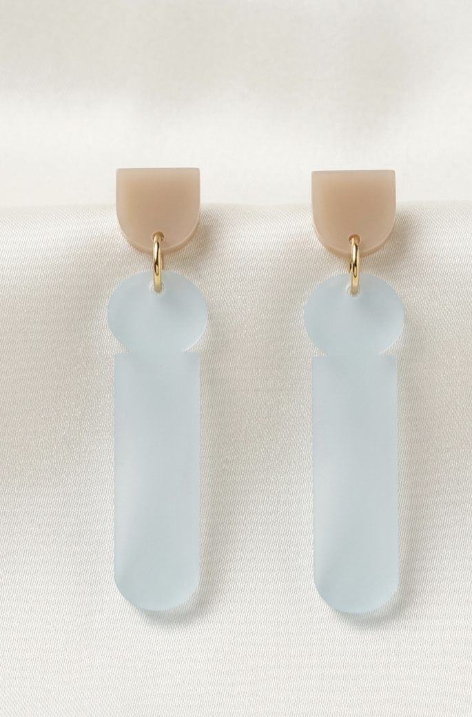 Ohrhänger Stab Nude & Iceblau | zarte Ohrringe Greencast Acryl | nickelfrei handmade