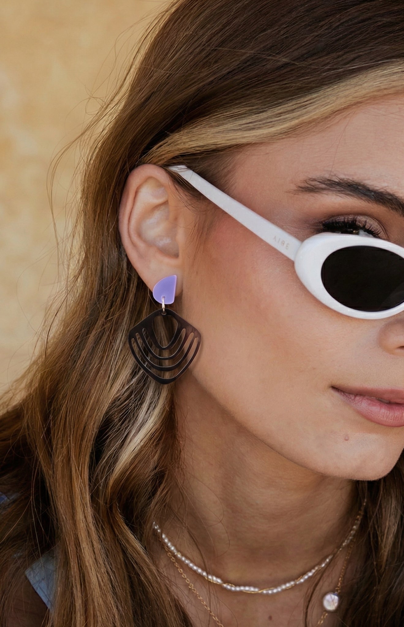 Silberraute – Transparente Acryl-Ohrringe silbergrau lila | Handgemachte Statement Ohrringe | ZIMI Jewelry