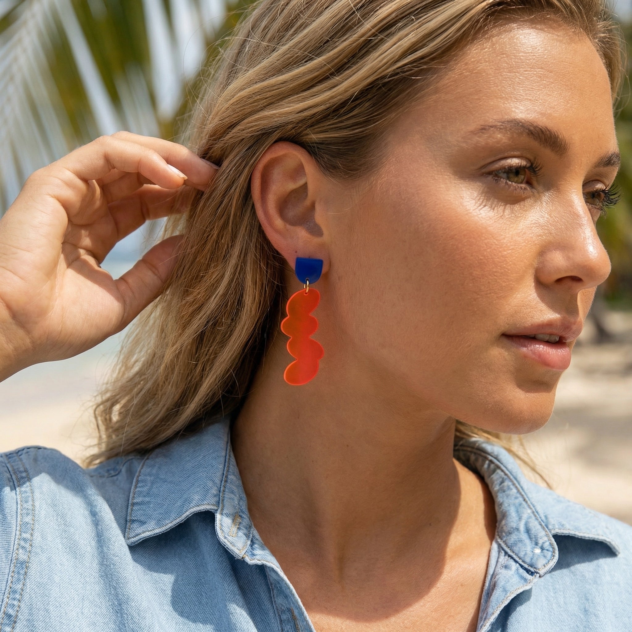 Feuerwelle – Orange Wellen-Ohrringe satiniert royalblau | Handgemachte Statement Ohrringe | ZIMI Jewelry