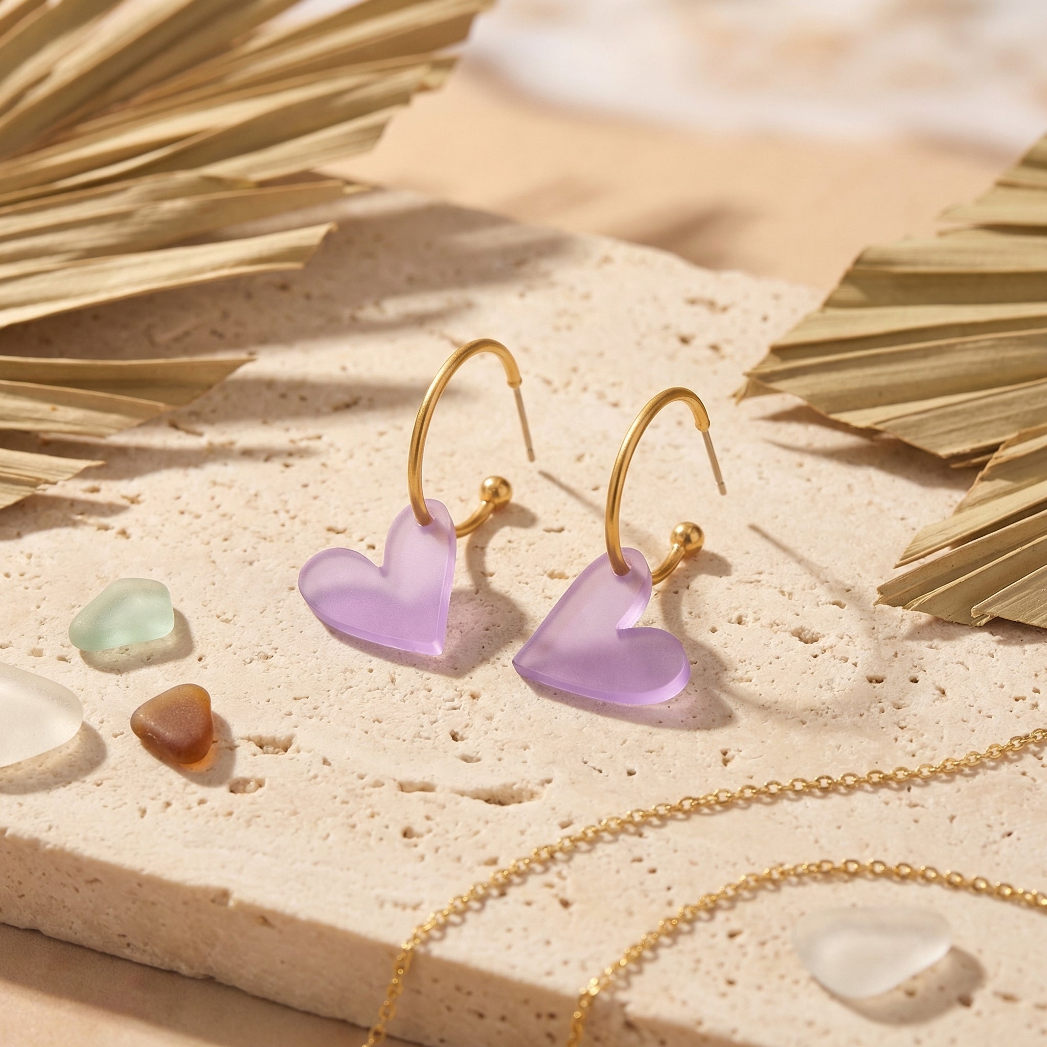 Herzcreole Fliederherz – 18k Gold Creole mit fliederfarbenem Herzanhänger | Mix & Match | ZIMI Jewelry