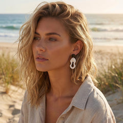 Sandform – Organische Nude-Ohrringe mit Innenausschnitt | Handgemachte Statement Ohrringe | ZIMI Jewelry