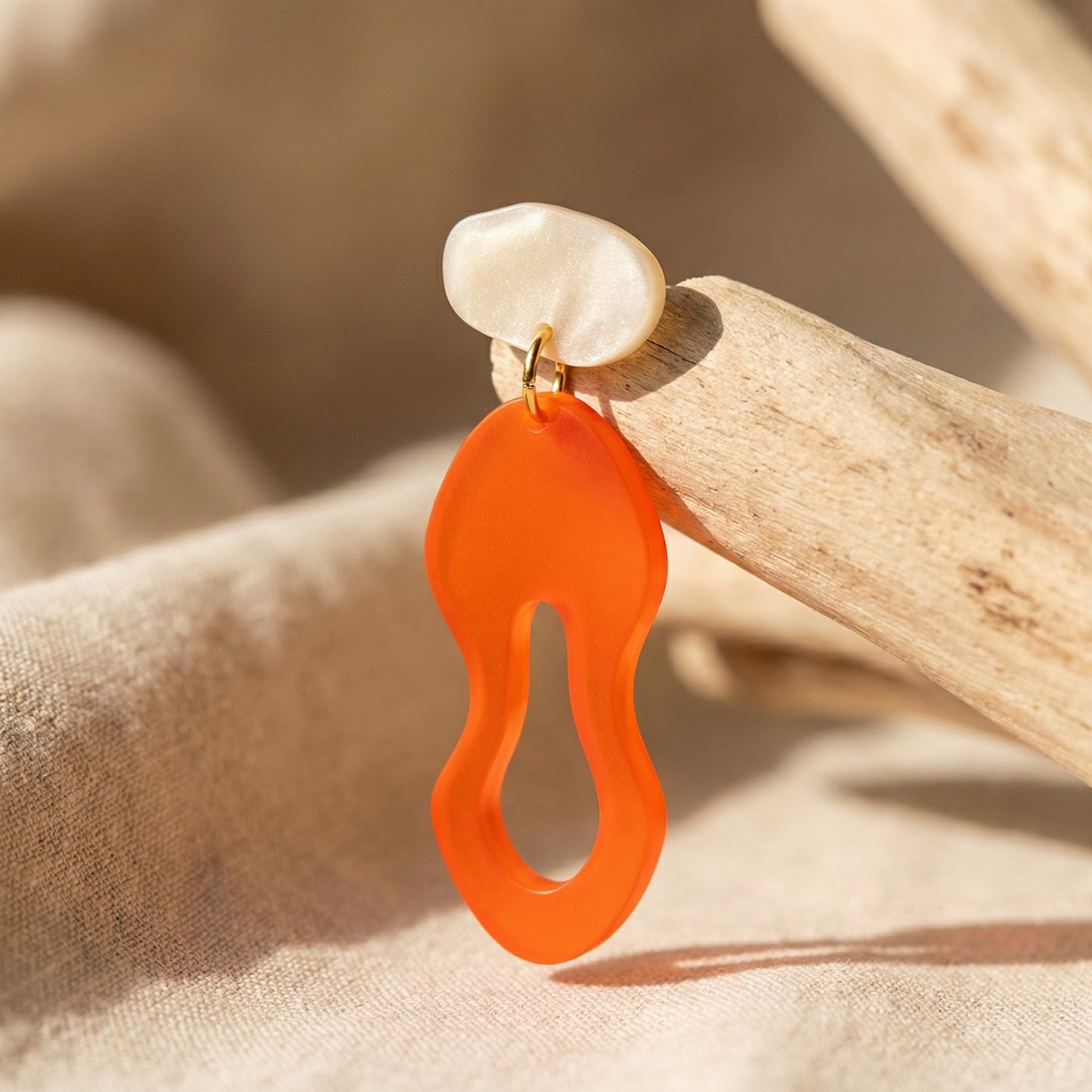 Sonnenform – Orange Organische Ohrringe satiniert | Creme Stecker | Handgemachte Statement Ohrringe | ZIMI Jewelry