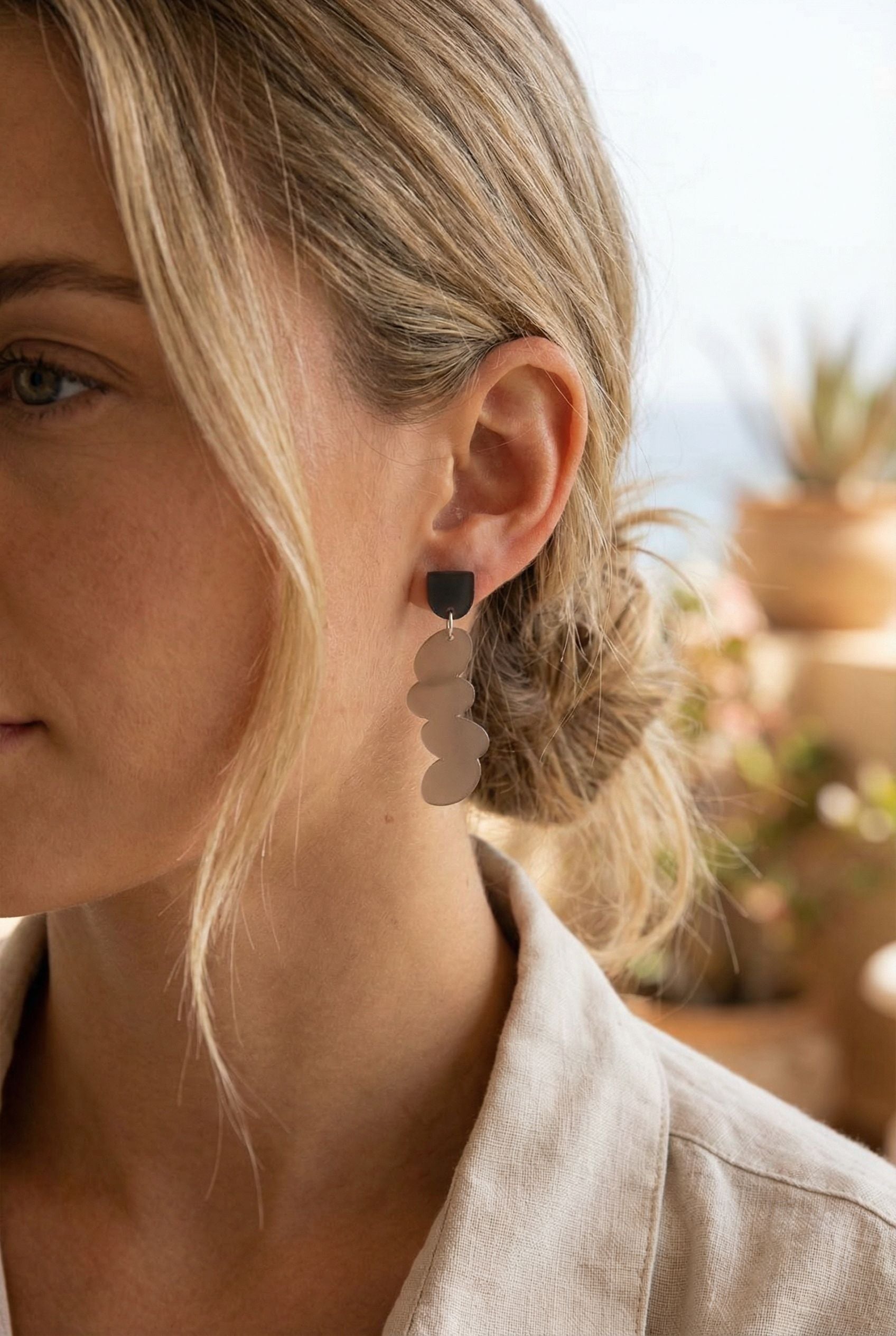 Kieselturm – Organische Stapel-Ohrringe schlamm anthrazit | Handgemachte Statement Ohrringe | ZIMI Jewelry