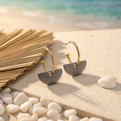 Mondcreole Kohlmond – 18k Gold Creole mit anthrazit Halbkreis-Anhänger | Mix & Match | ZIMI Jewelry