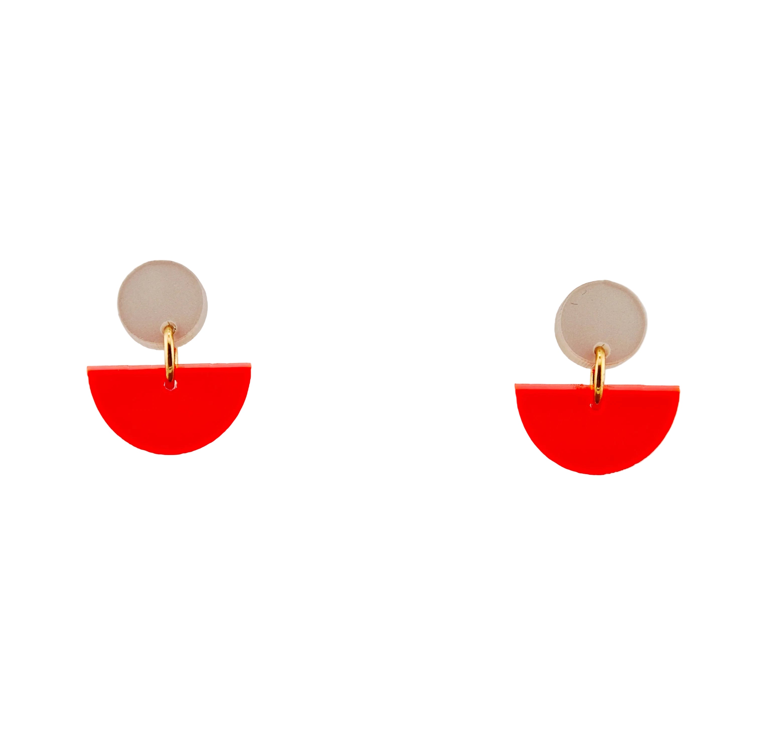 Glutmond – Orange Halbkreis-Ohrringe satiniert | Hellgrau Stecker | Handgemachte Statement Ohrringe | ZIMI Jewelry