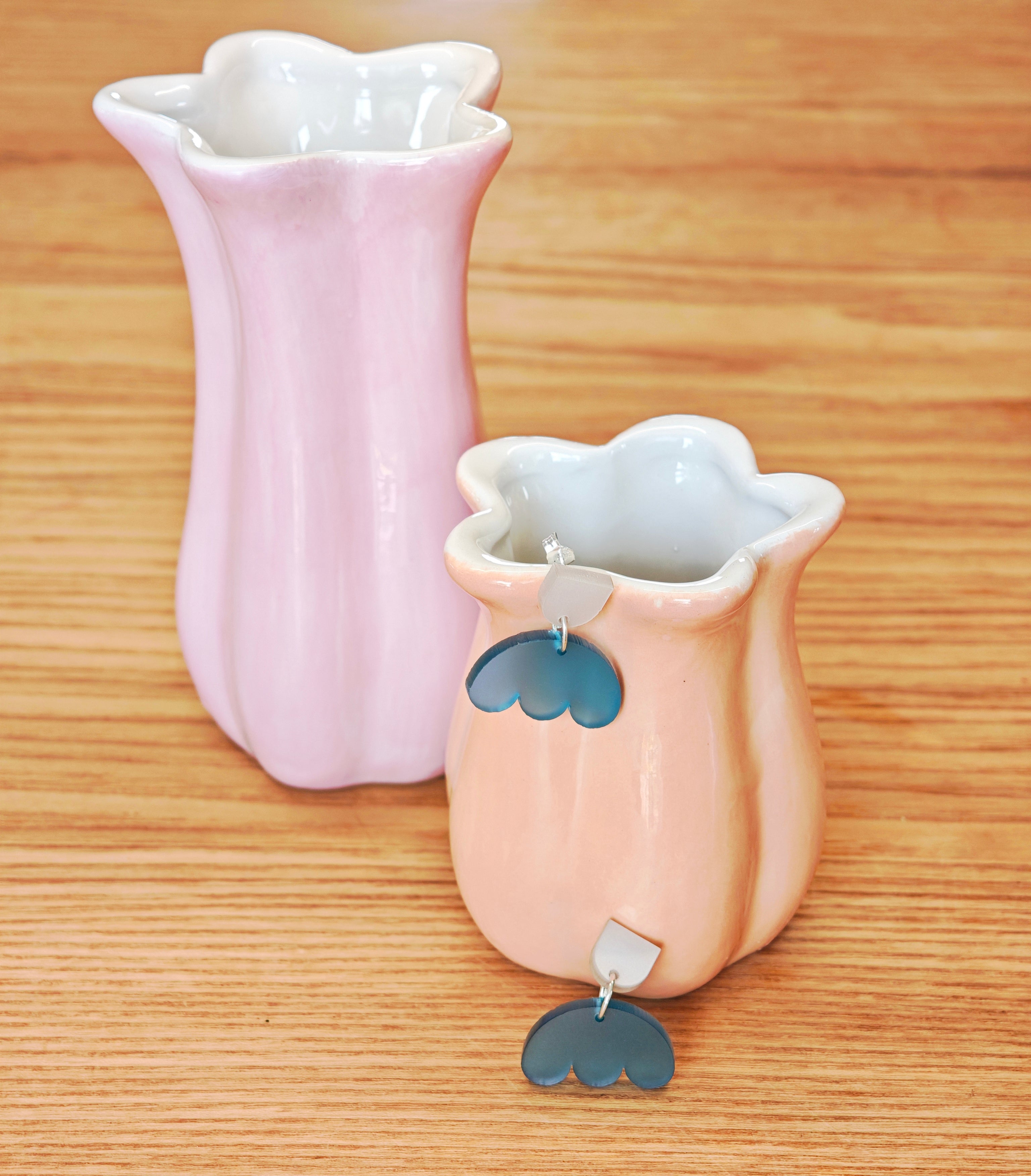 Meereswölkchen – Petrol Acryl Ohrringe mit Wellensaum | Handgemachte Statement Ohrringe | ZIMI Jewelry