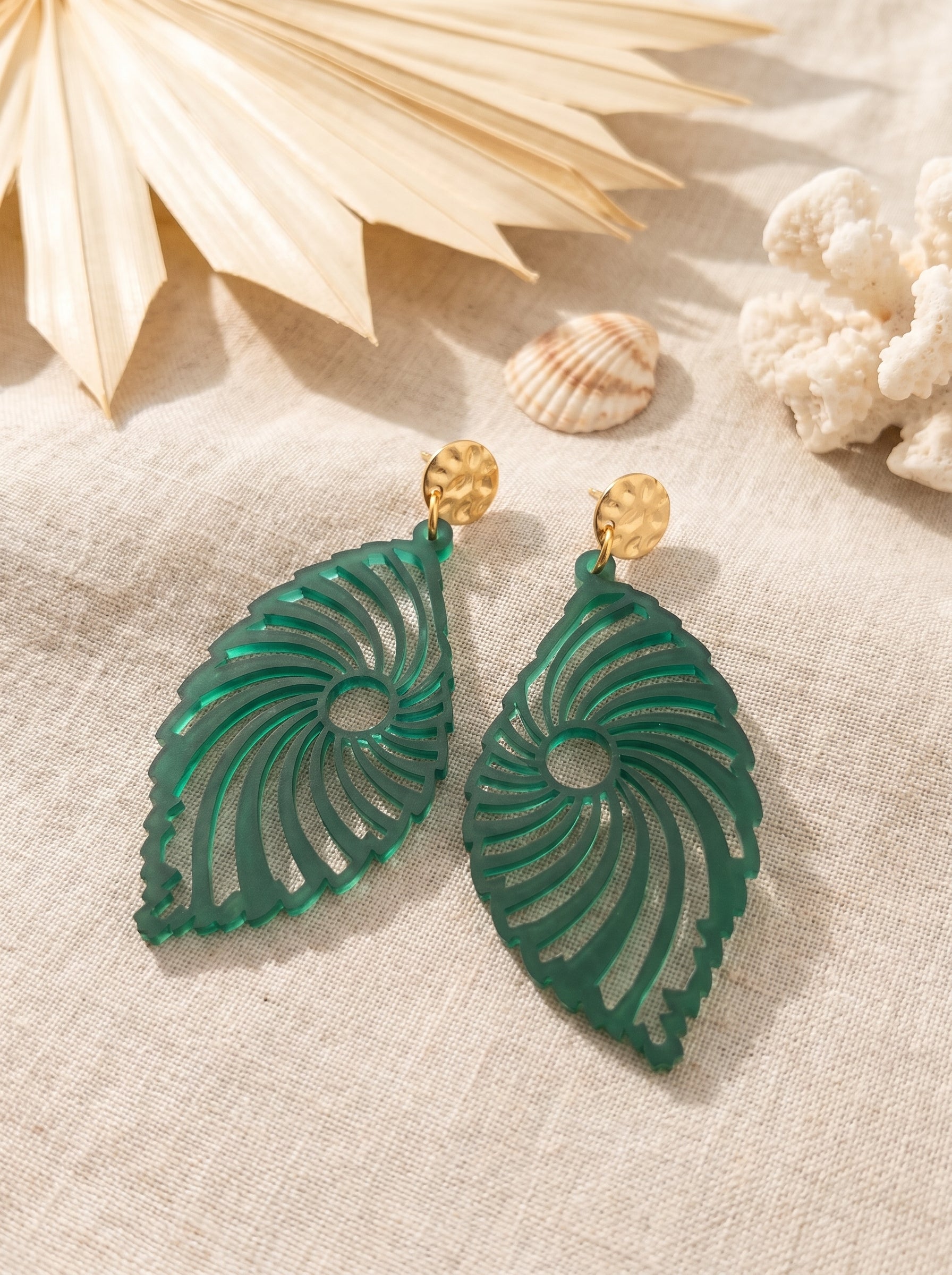 Statement-Ohrhänger Spirale Smaragdgrün | große Ohrringe Edelstahl 18K vergoldet | Greencast Acryl handmade
