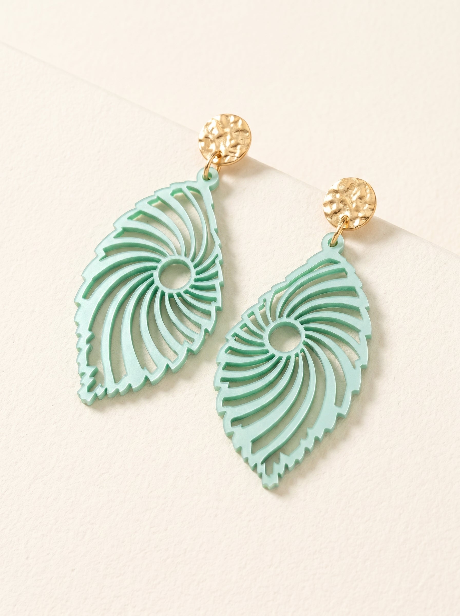 Statement-Ohrhänger Spirale Lindgrün | große Ohrringe Edelstahl 18K vergoldet | Greencast Acryl handmade