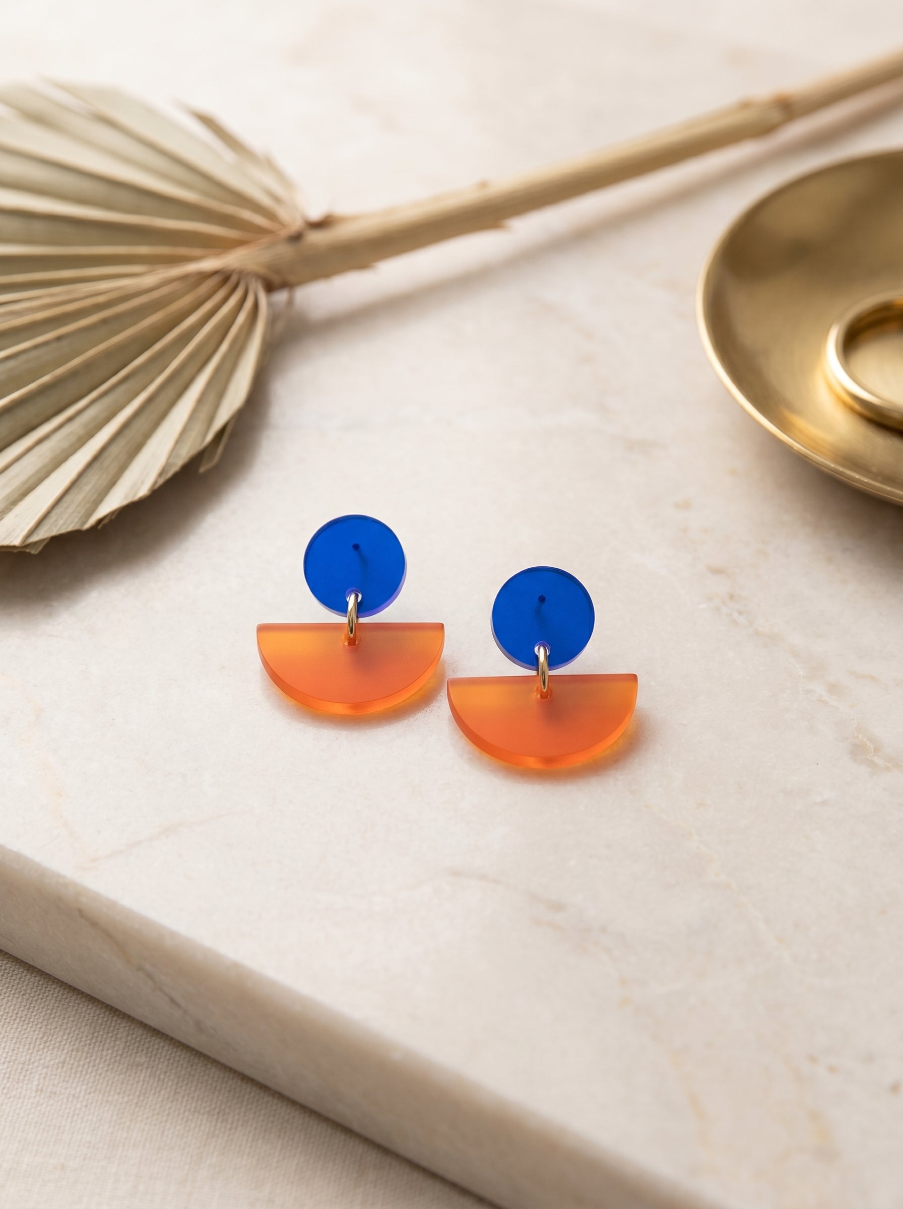 Ohrstecker Halbmond Royalblau & Orange | Greencast Acryl Ohrringe | Öse vergoldet handmade