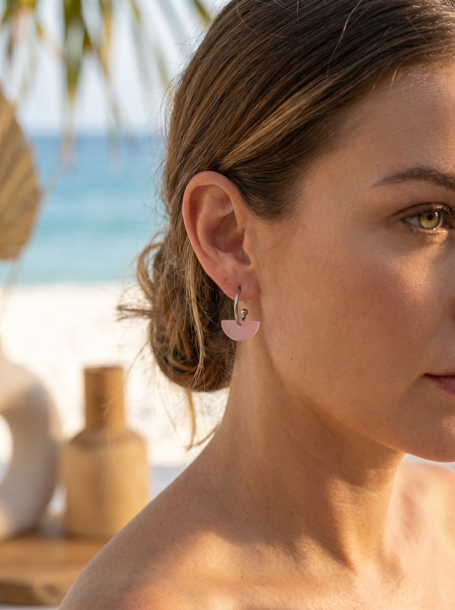 Mondcreole Rosenmond – 18k Gold oder Silber Creole mit rosa Halbkreis-Anhänger | Mix & Match | ZIMI Jewelry
