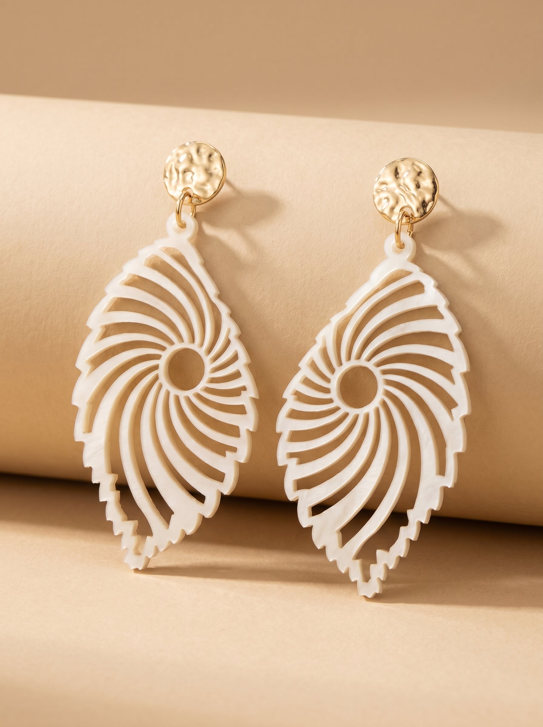 Statement-Ohrhänger Spirale Elfenbein | große Ohrringe Edelstahl 18K vergoldet | Greencast Acryl handmade