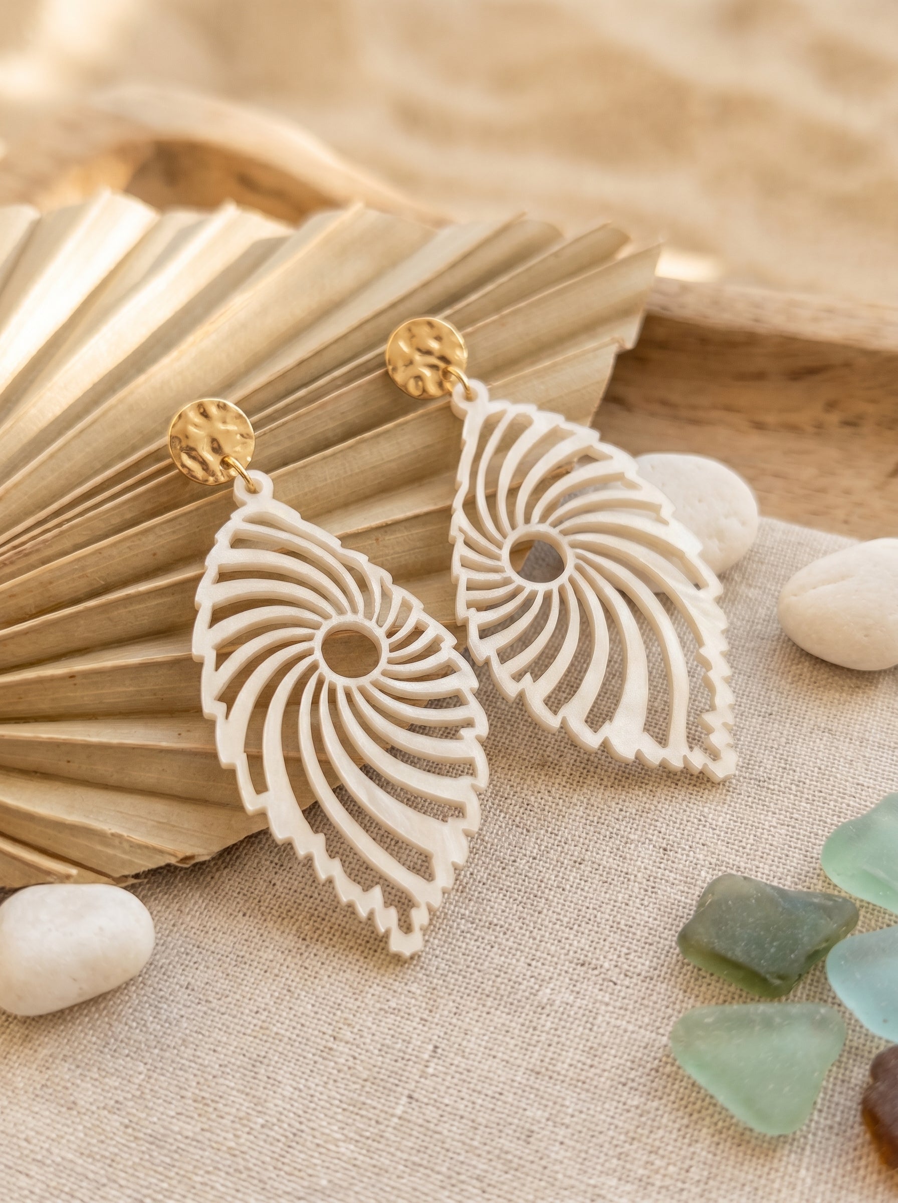 Statement-Ohrhänger Spirale Elfenbein | große Ohrringe Edelstahl 18K vergoldet | Greencast Acryl handmade
