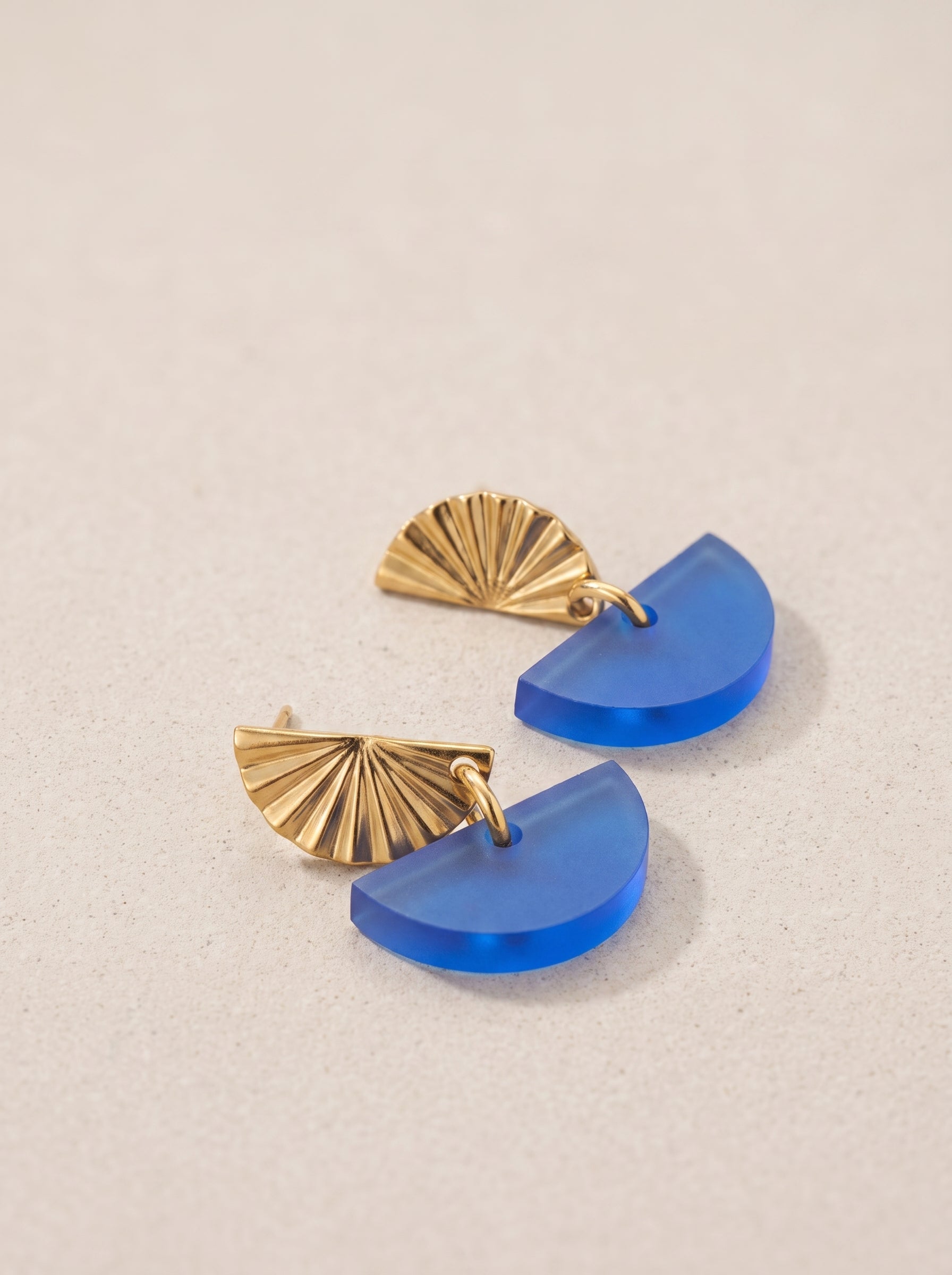 Ohrstecker Fächer & Halbmond Royalblau | Greencast Acryl Ohrringe | Edelstahl 18K vergoldet nickelfrei
