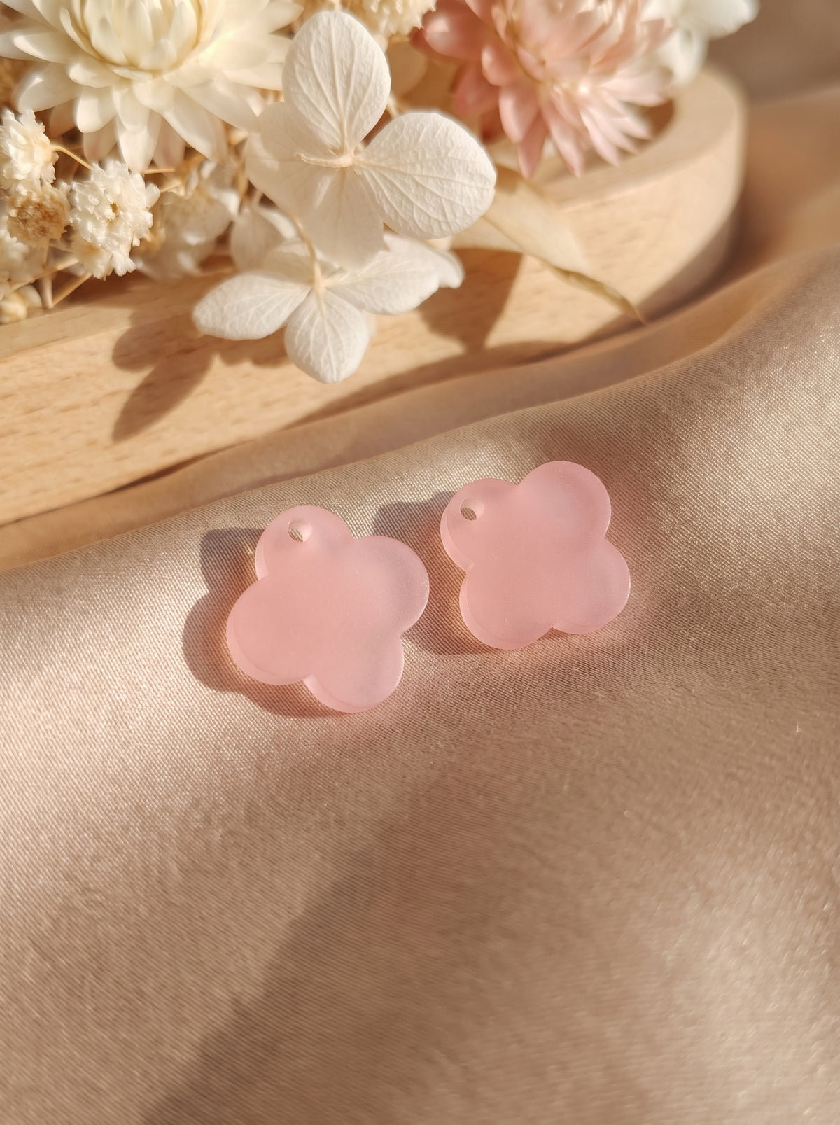 Wechselanhänger „Kleeblatt Rosa“ aus Greencast® Acryl fürs ZIMI Mix & Match System. Zum Nachkaufen & Kombinieren. Federleicht, handmade in Deutschland.